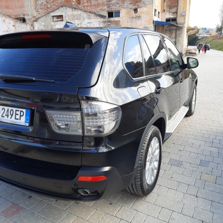 Tirane, shitet BMW X5 Viti 2008