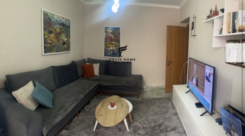 Tirane, jepet me qera apartament 1+1 Kati 2, 60 m² 600 € (BRRYLI)