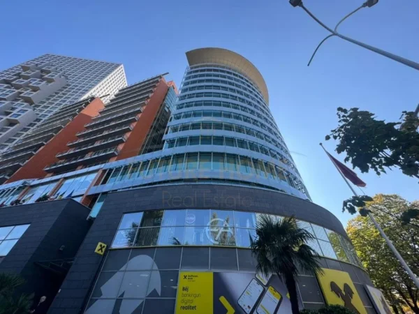 Tirane, jepet me qera ambjent biznesi Kati 0, 19 m² 600 € (Galeria ETC)