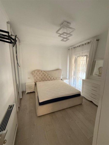 Tirane, jepet me qera apartament 2+1 Kati 7, 117 m² 1.000 € (oxhaku)