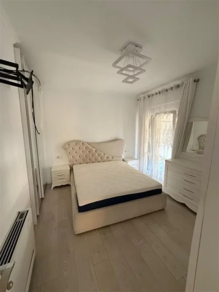 Tirane, jepet me qera apartament 2+1 Kati 7, 117 m² 1.000 € (oxhaku)