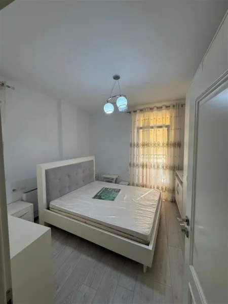 Tirane, jepet me qera apartament 2+1 Kati 7, 117 m² 1.000 € (oxhaku)