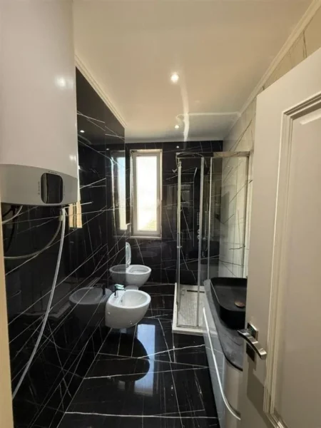 Tirane, jepet me qera apartament 2+1 Kati 7, 117 m² 1.000 € (oxhaku)