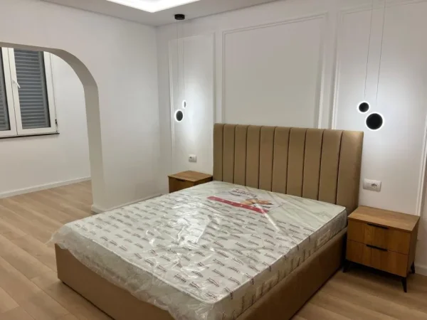 Tirane, jepet me qera apartament 2+1 , 110 m² 900 € 