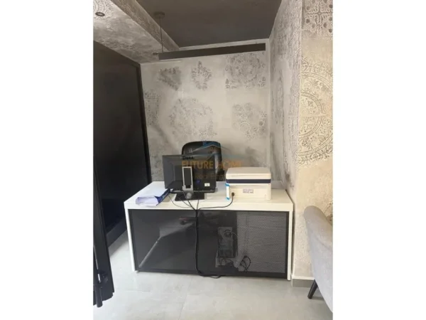 Tirane, jepet me qera ambjent biznesi Kati -1, 57 m² 1.000 € (Ish Ekspozita)