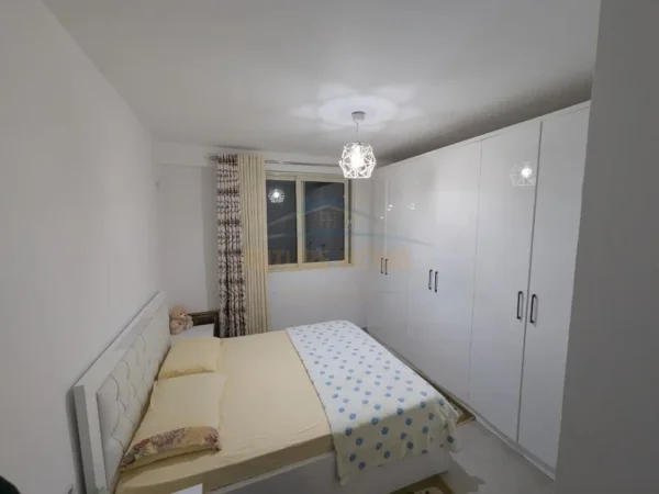 Tirane, jepet me qera apartament 1+1 Kati 2, 58 m² 400 € (Shkoze , Kompleksi Tom Doshi)