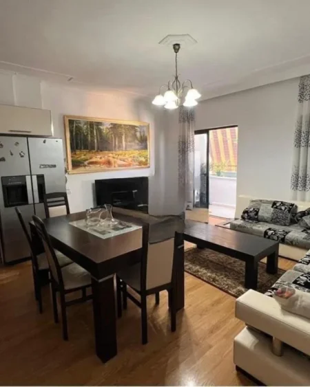 Tirane, jepet me qera apartament 2+1 Kati 4, 92 m² 600 € (jordan misja)