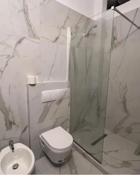 Tirane, jepet me qera apartament 2+1 Kati 4, 92 m² 600 € (jordan misja)