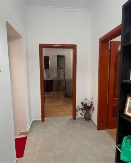 Tirane, jepet me qera apartament 2+1 Kati 4, 92 m² 600 € (jordan misja)