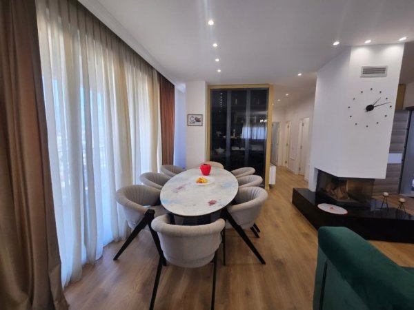 Tirane, shitet apartament 2+1 , 140 m² 