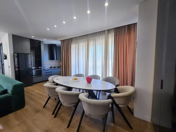 Tirane, shitet apartament 2+1 , 140 m² 