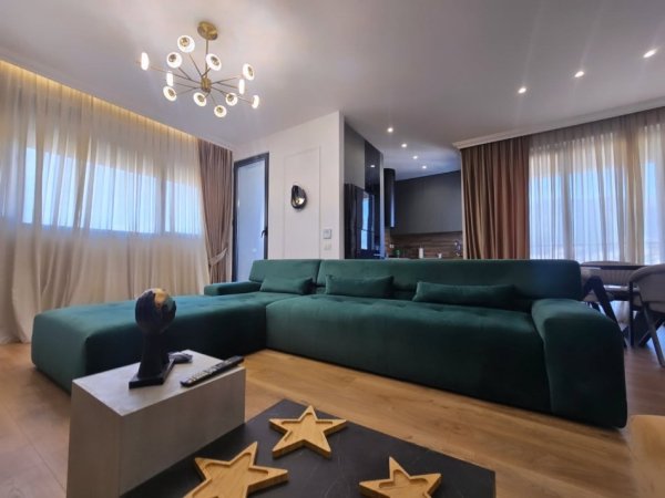 Tirane, shitet apartament 2+1 , 140 m² 
