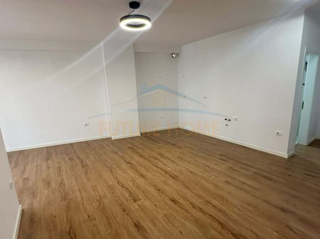 Tirane, shitet apartament 2+1+Ballkon Kati 7, 88 m² 149.000 € (bulevardi i kasharit)