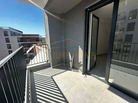 Tirane, shitet apartament 2+1+Ballkon Kati 7, 88 m² 149.000 € (bulevardi i kasharit)