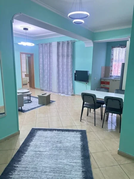 Tirane, jepet me qera apartament 1+1 Kati 10, 70 m² 600 € (Rruga kavajes)