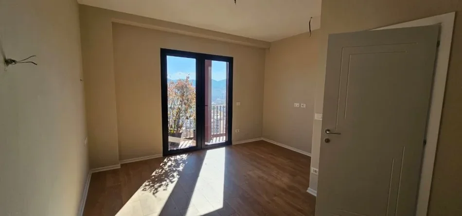 Tirane, jepet me qera zyre Kati 3, 160 m² 1.800 € (Garden Building, Rruga e Kavajës)