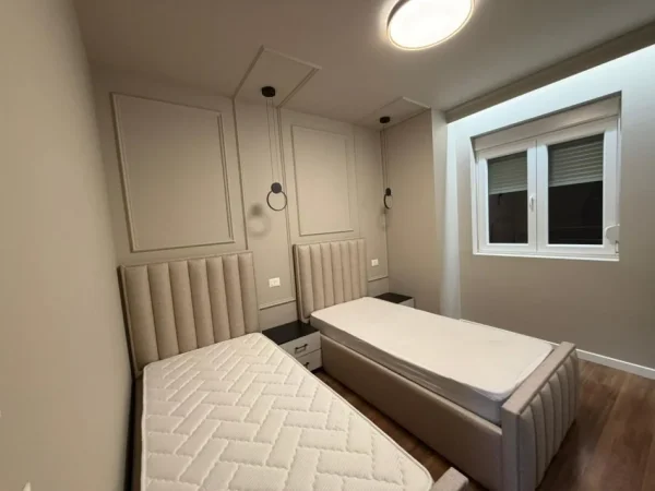 Tirane, shitet apartament luksoz 2+1+2+Ballkon Kati 10, 112 m² 285.000 € (Komuna Parisit)