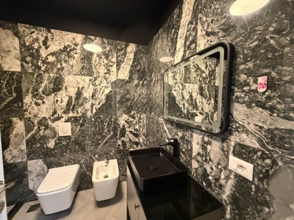 Tirane, shitet apartament luksoz 2+1+2+Ballkon Kati 10, 112 m² 285.000 € (Komuna Parisit)