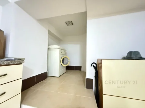 Tirane, shes ambjent biznesi Kati 0, 40 m² 75.000 € (Astir)