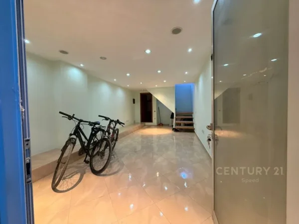 Tirane, shes ambjent biznesi Kati 0, 40 m² 75.000 € (Astir)