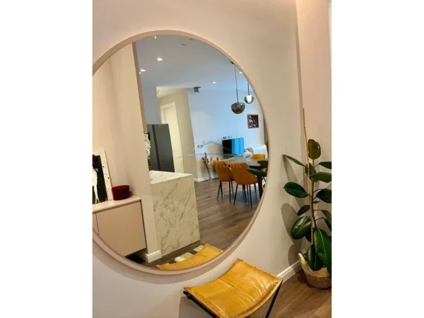 Tirane, jepet me qera apartament 2+1+2+Ballkon Kati 9, 95 m² 1.100 € (Komuna e Parisit)