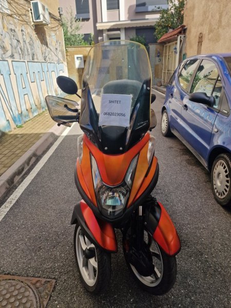 Tirane, shes Yamaha tricity 124 cc , e kuqe 35.000 km 2.800 €