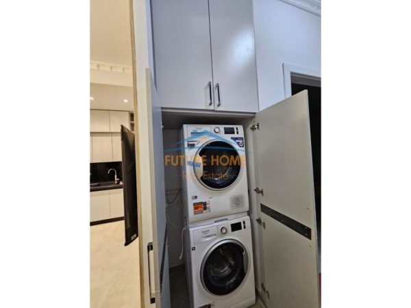 Tirane, jepet me qera apartament 2+1+2+Ballkon Kati 8, 109 m² 1.100 € (Qender)