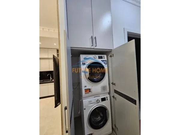 Tirane, jepet me qera Apartament 2+1+2+Ballkon Kati 8, 109 m² 1.100 € (Qender)