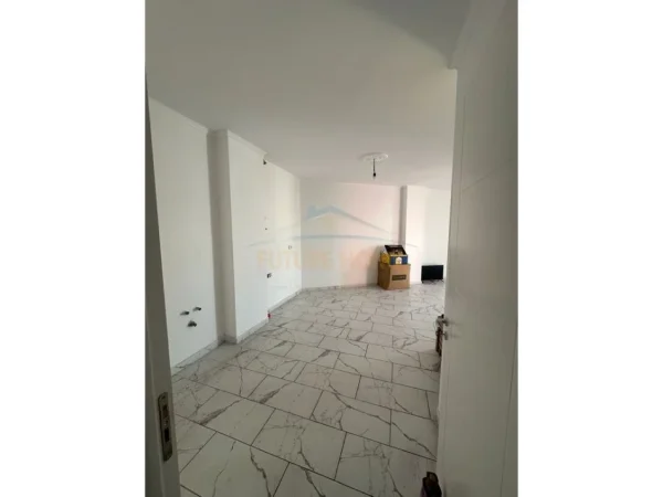 Tirane, shitet apartament 1+1+Ballkon Kati 5, 74 m² 159.000 € (Rruga Mine Peza)