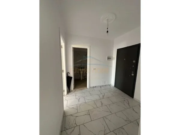 Tirane, shitet apartament 1+1+Ballkon Kati 5, 74 m² 159.000 € (Rruga Mine Peza)