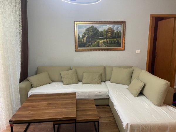 Tirane, jepet me qera apartament 1+1+Ballkon Kati 6, 70 m² 450 € (Yzberisht)