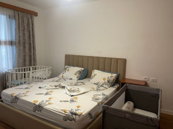 Tirane, jepet me qera apartament 1+1+Ballkon Kati 6, 70 m² 450 € (Yzberisht)