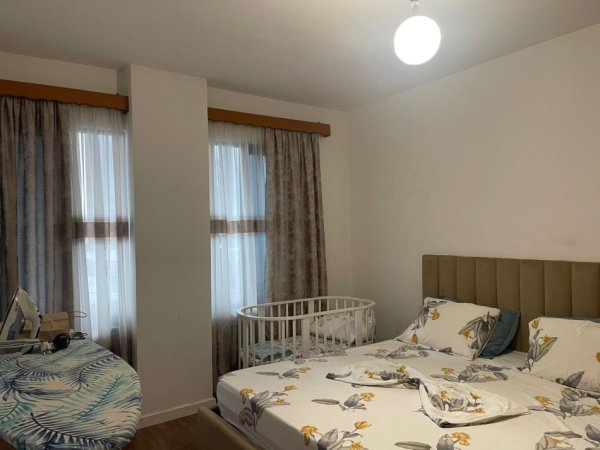 Tirane, jepet me qera apartament 1+1+Ballkon Kati 6, 70 m² 450 € (Yzberisht)