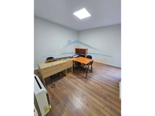 Tirane, jepet me qera zyre Kati 1, 106 m² 700 € (Rruga Jordan Misja)