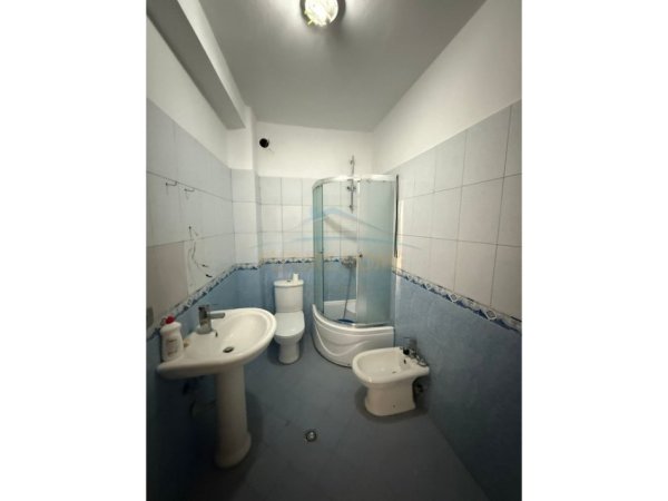 Tirane, shitet apartament 2+1+Ballkon Kati 3, 99 m² 225.000 € (Liqenk i Thate , prane Radisson)