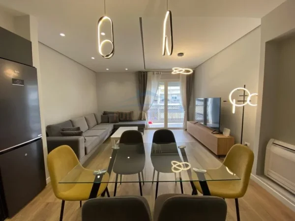 Tirane, jepet me qera apartament 2+1+Ballkon Kati 5, 110 m² 1.001 € (Komuna e Parisit)