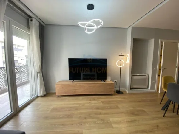 Tirane, jepet me qera apartament 2+1+Ballkon Kati 5, 110 m² 1.001 € (Komuna e Parisit)