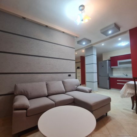 Tirane, jap me qera apartament 2+1+Ballkon Kati 3, 105 m² 580 € (Rruga Bilal Sina, Tirane)