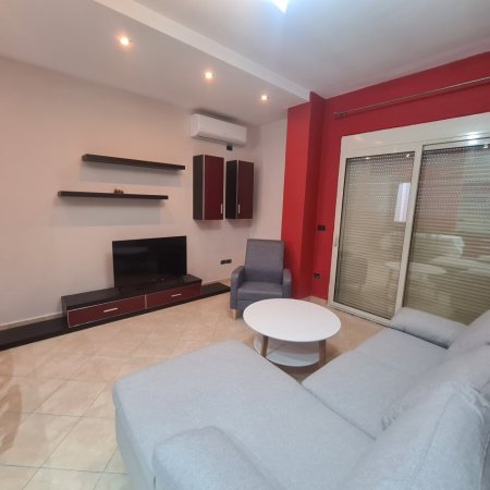 Tirane, jap me qera apartament 2+1+Ballkon Kati 3, 105 m² 580 € (Rruga Bilal Sina, Tirane)
