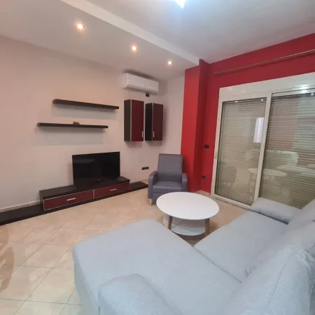 Tirane, jap me qera apartament 2+1+Ballkon Kati 3, 105 m², 600 € (Rruga Bilal Sina, Tirane)
