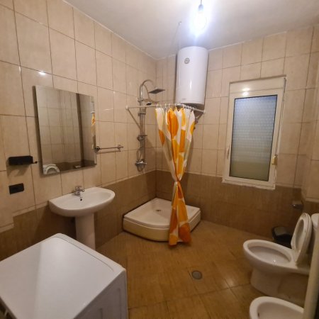 Tirane, jap me qera apartament 2+1+Ballkon Kati 3, 105 m² 580 € (Rruga Bilal Sina, Tirane)