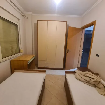 Tirane, jap me qera apartament 2+1+Ballkon Kati 3, 105 m², 600 € (Rruga Bilal Sina, Tirane)