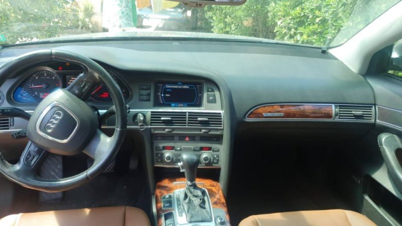 Korce, shitet makine Audi A6 Automatike Nafte, blu e errët automatik Klima 175.002 km 3.500 €