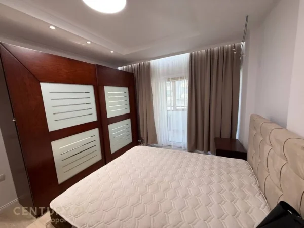 Tirane, jepet me qera apartament 2+1 Kati 3, 90 m² 1.000 € (Myslym Shyri)