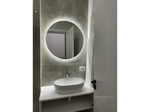 Tirane, jepet me qera apartament 1+1 Kati 3, 71 m² 900 € (Rr. Kosovareve)