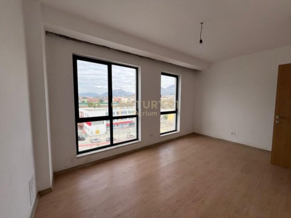 Tirane, shitet apartament 2+1+Aneks+Ballkon Kati 5, 113 m² 140.000 € (5 Maji)