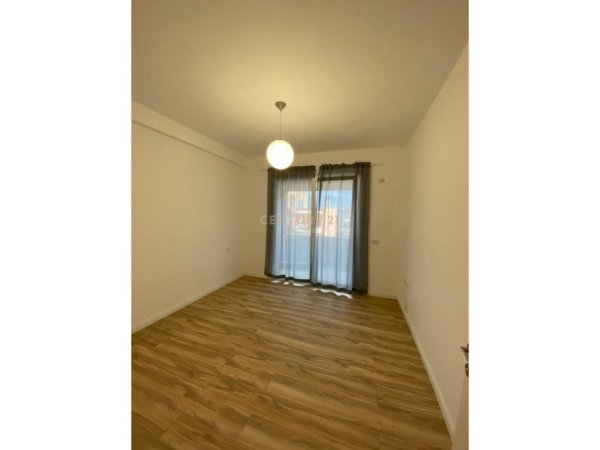 Tirane, jepet me qera apartament 2+1 Kati 8, 92 m² 570 € (Tirana Golden Park 3)