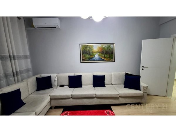 Tirane, jepet me qera apartament 2+1 Kati 2, 78 m² 900 € (Rr. Barrikadave)
