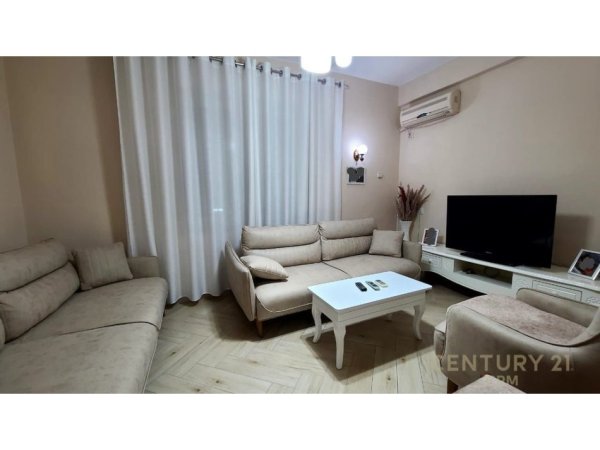 Tirane, jepet me qera apartament 2+1 Kati 2, 78 m² 900 € (Rr. Barrikadave)