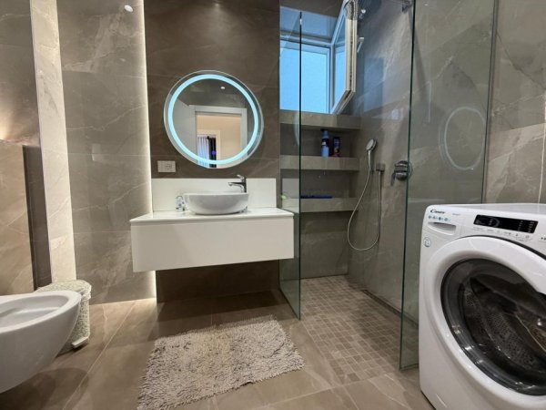 Tirane, jepet me qera apartament 2+1 Kati 3, 108 m² 1.350 € (liqeni i thate)